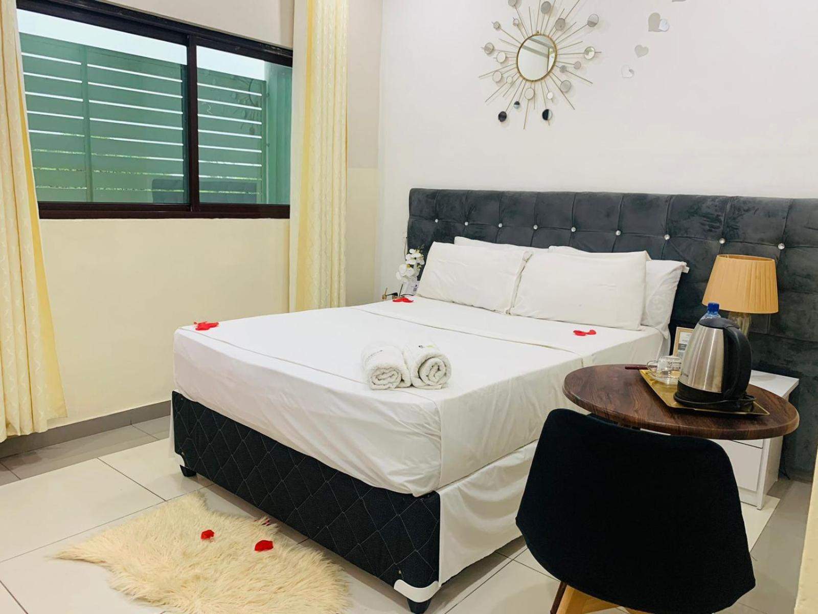 40 40 Accommodation Matola Luaran gambar